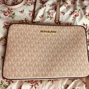 Michael Kors Pink jet set crossbody